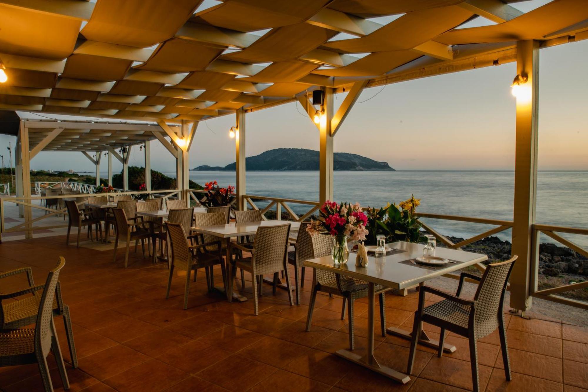 Mesogeios Hotel Marathopoli Buitenkant foto