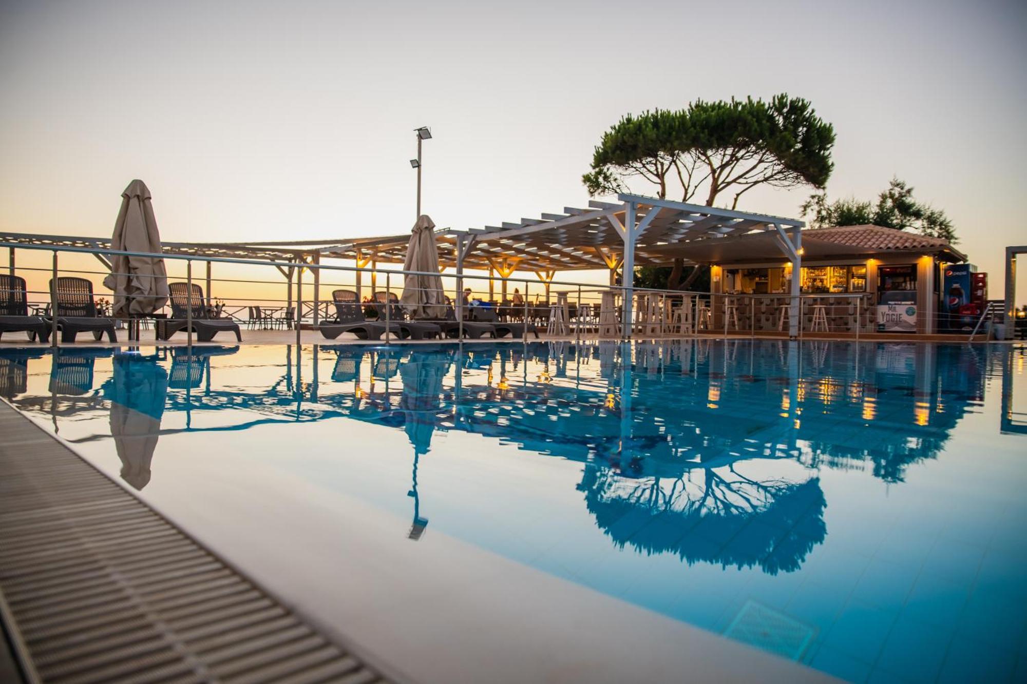 Mesogeios Hotel Marathopoli Buitenkant foto